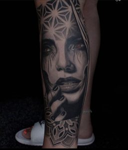 realism and geometric tattoo