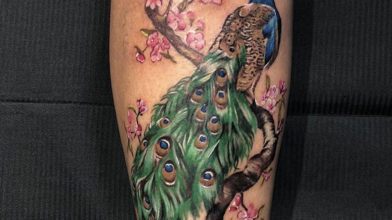 61 Beautiful Peacock Tattoo Pictures and Designs | Thigh tattoos women,  Girl thigh tattoos, Hip tattoo designs