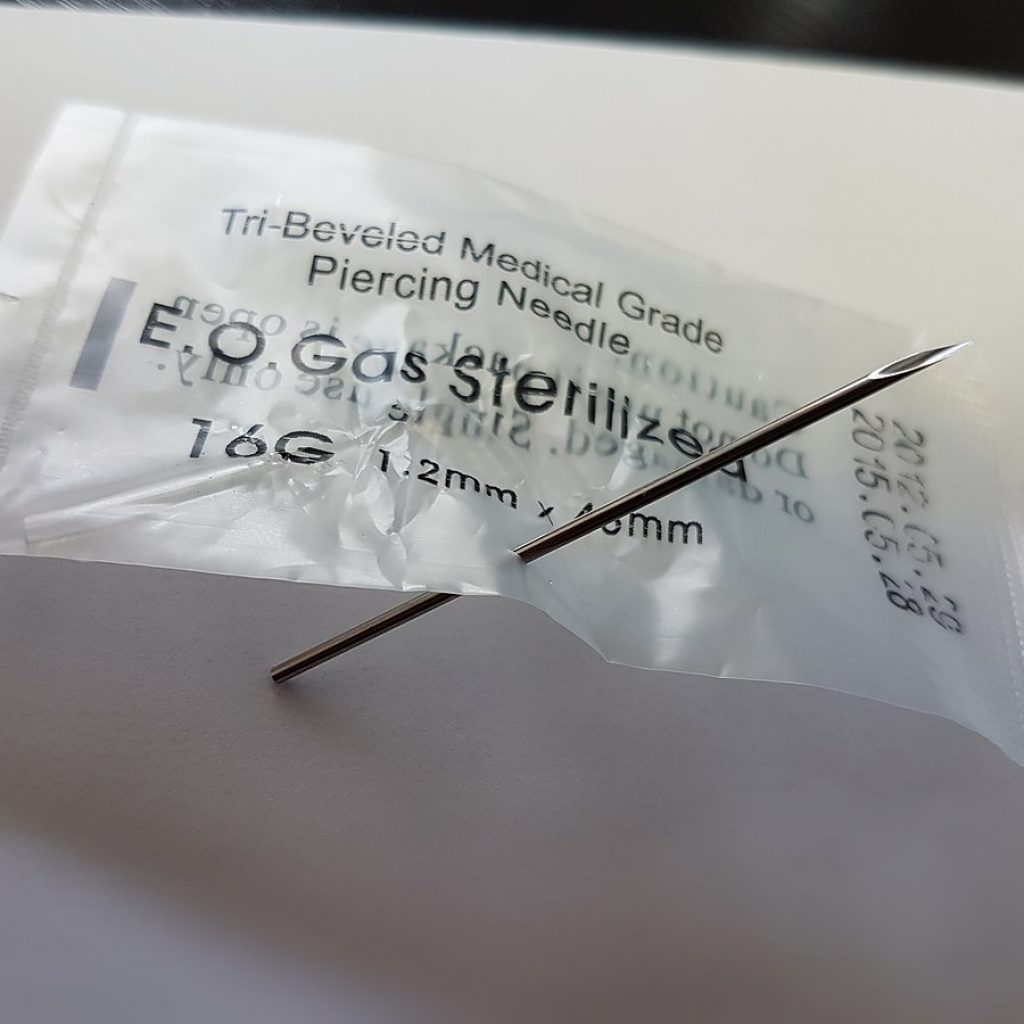 Body_piercing_needle